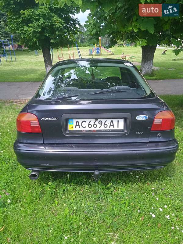 Седан Ford Mondeo 1994 в Горохове