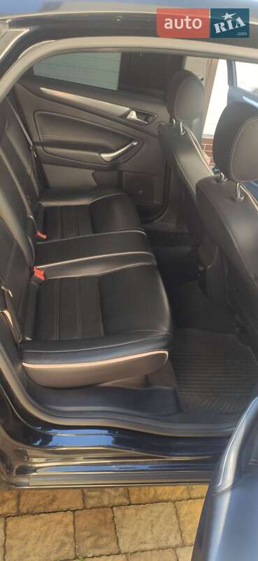 Седан Ford Mondeo 2011 в Стрию