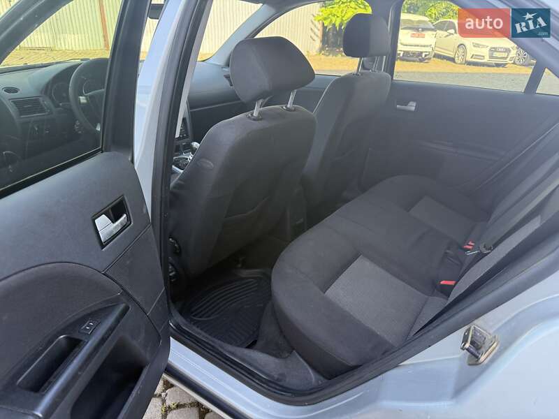 Лифтбек Ford Mondeo 2002 в Шептицькому