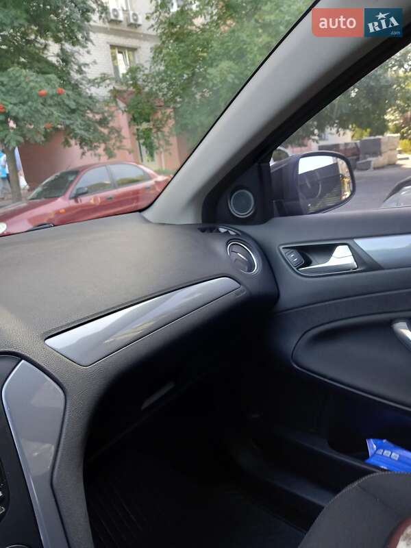 Седан Ford Mondeo 2011 в Киеве