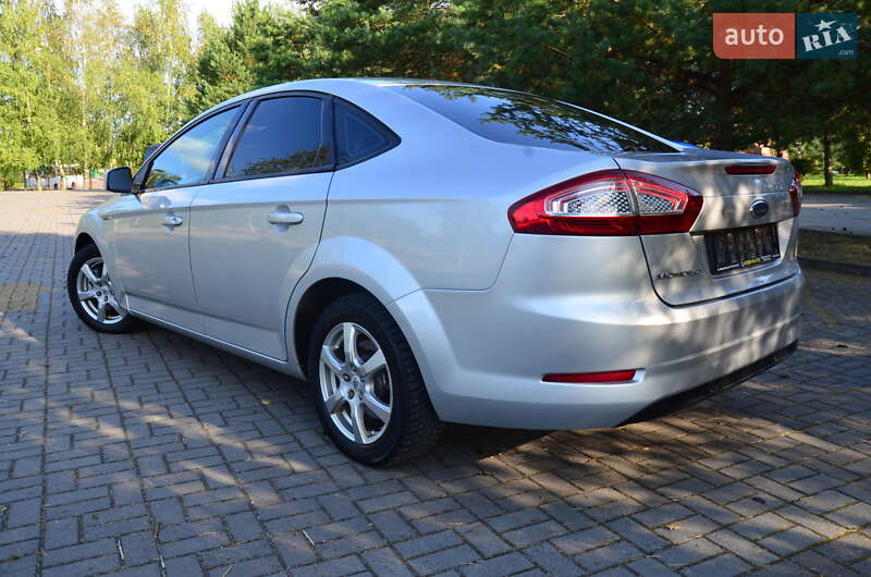 Седан Ford Mondeo 2013 в Дрогобыче