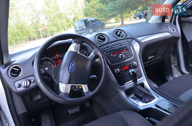 Седан Ford Mondeo 2013 в 