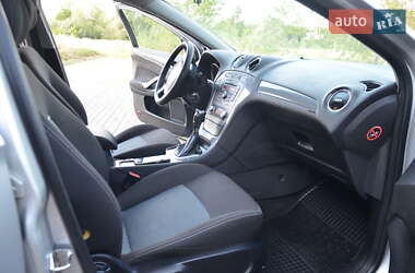 Седан Ford Mondeo 2013 в 