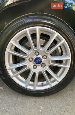 Седан Ford Mondeo 2011 в 
