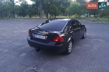 Лифтбек Ford Mondeo 2002 в 