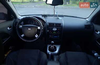 Лифтбек Ford Mondeo 2002 в 