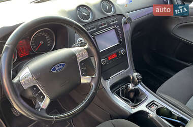 Седан Ford Mondeo 2012 в 