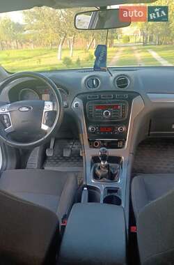 Седан Ford Mondeo 2012 в 
