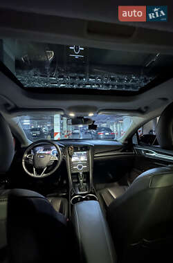 Седан Ford Mondeo 2015 в 
