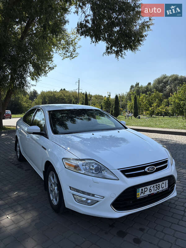 Седан Ford Mondeo 2012 в 