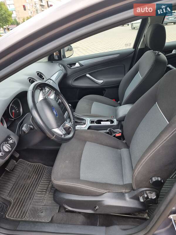 Лифтбек Ford Mondeo 2013 в Гайсине