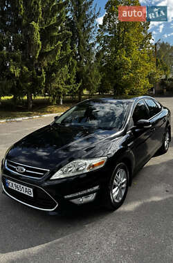 Седан Ford Mondeo 2012 в Краснограді