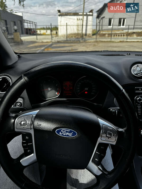 Седан Ford Mondeo 2012 в Краснограде