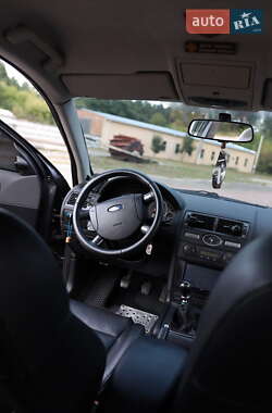 Лифтбек Ford Mondeo 2005 в 