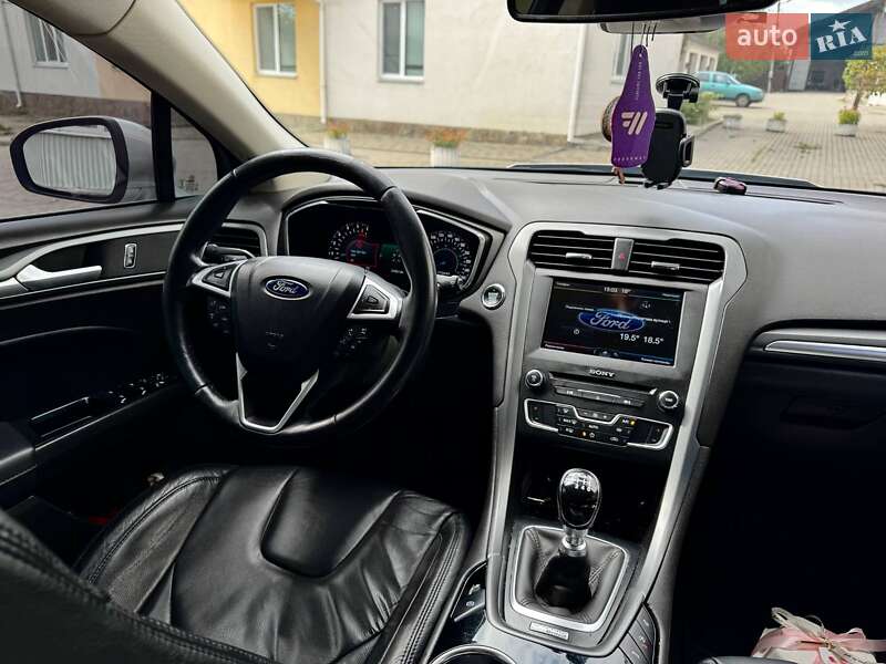 Седан Ford Mondeo 2015 в Хмельницком