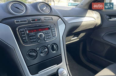 Седан Ford Mondeo 2012 в 