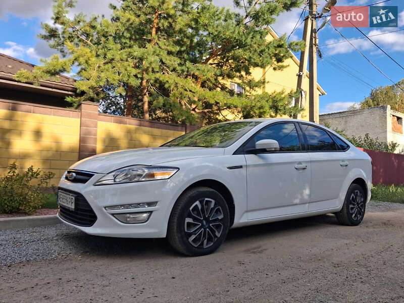 Лифтбек Ford Mondeo 2013 в 