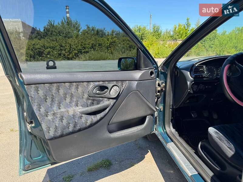 Седан Ford Mondeo 1996 в Хмельницком