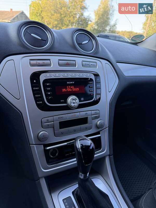 Універсал Ford Mondeo 2010 в Чернівцях