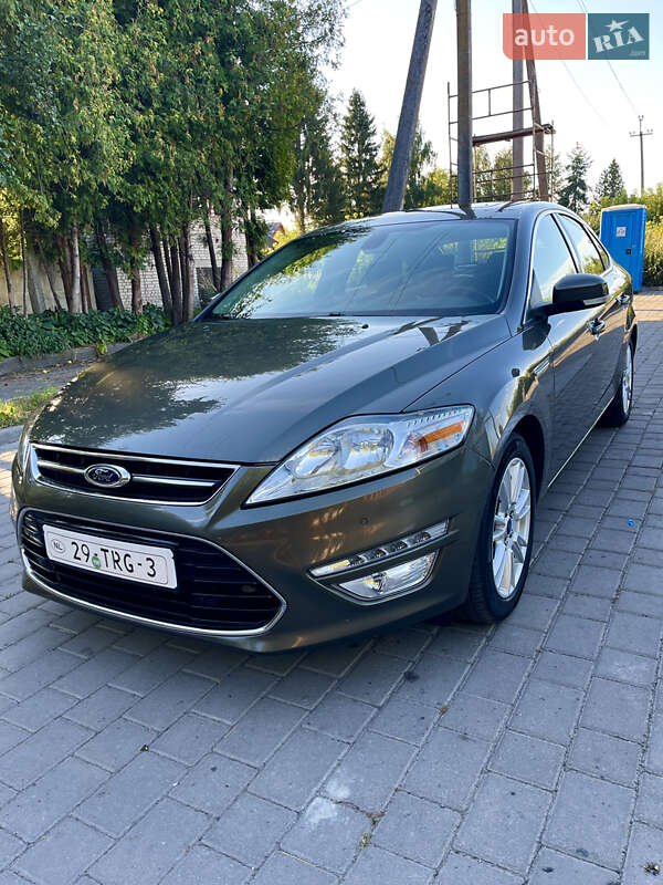 Седан Ford Mondeo 2012 в 