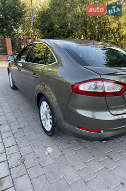 Седан Ford Mondeo 2012 в 
