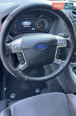 Седан Ford Mondeo 2012 в 