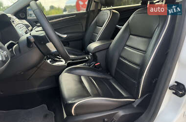 Седан Ford Mondeo 2012 в 