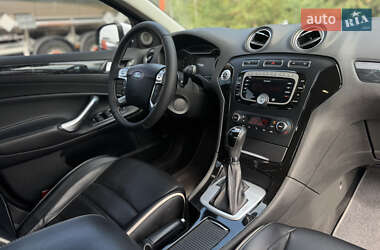 Седан Ford Mondeo 2012 в 