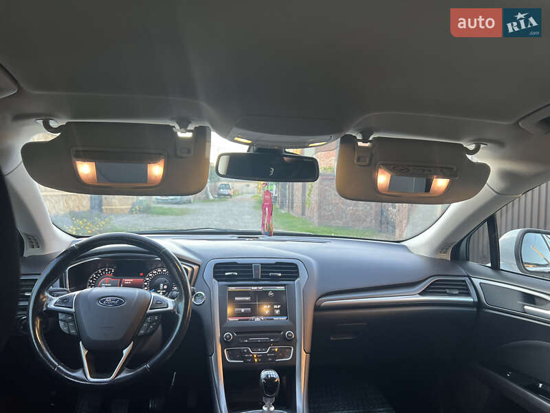 Седан Ford Mondeo 2015 в Черновцах