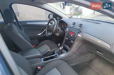 Лифтбек Ford Mondeo 2013 в 