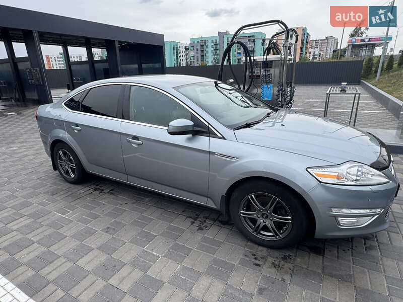 Седан Ford Mondeo 2011 в 