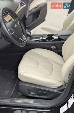 Седан Ford Mondeo 2015 в 