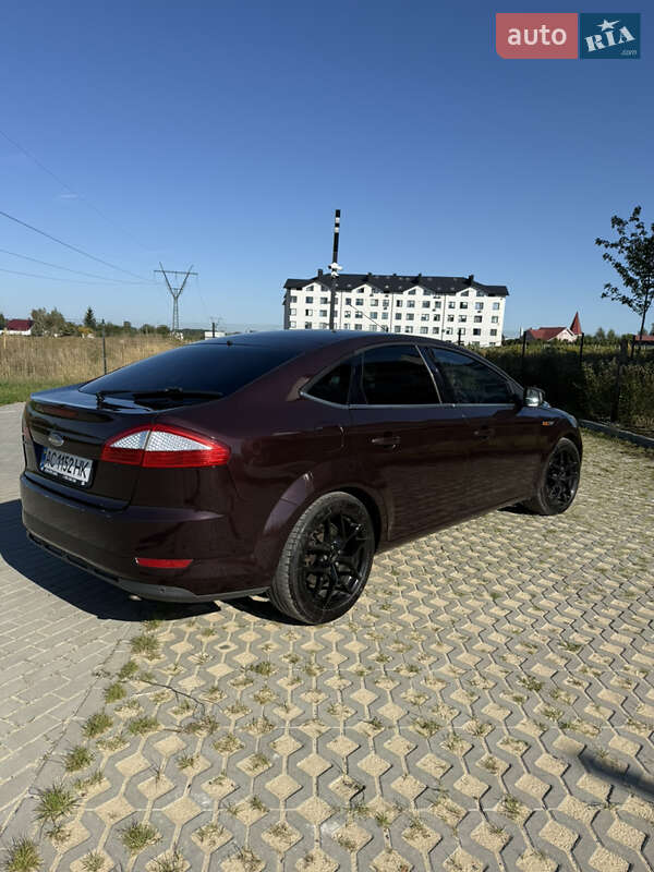Седан Ford Mondeo 2010 в Луцке