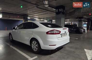 Лифтбек Ford Mondeo 2013 в 