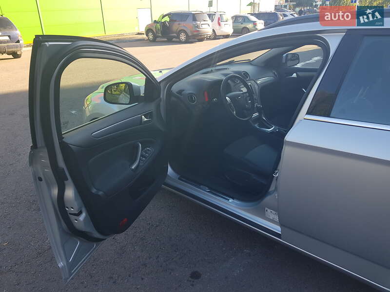 Универсал Ford Mondeo 2013 в Ровно