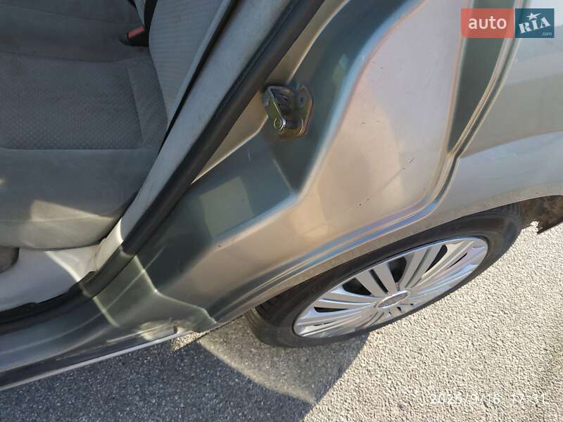 Ліфтбек Ford Mondeo 2001 в Києві фото 36 Ліфтбек Ford Mondeo 2001 в Києві