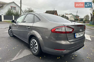 Седан Ford Mondeo 2011 в 
