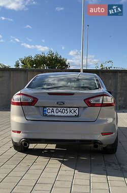 Седан Ford Mondeo 2012 в 