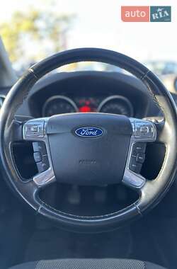 Седан Ford Mondeo 2011 в 