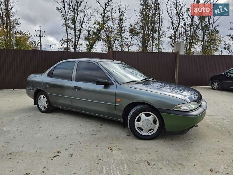 Седан Ford Mondeo 1993 в Обухове
