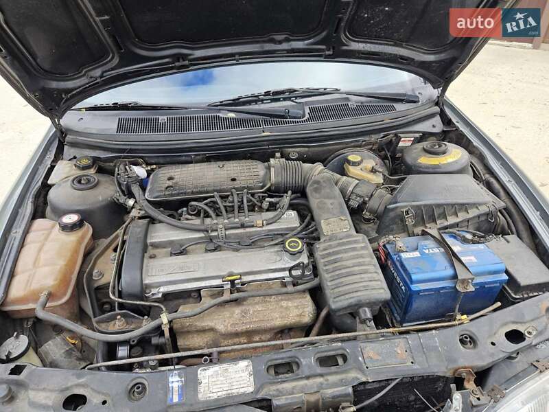 Седан Ford Mondeo 1993 в Обухове