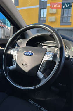 Седан Ford Mondeo 2011 в 