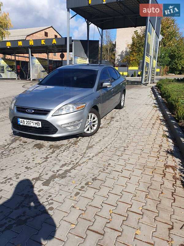 Седан Ford Mondeo 2012 в 