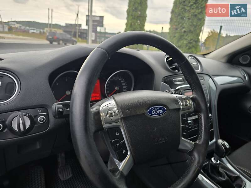 Лифтбек Ford Mondeo 2011 в Львове