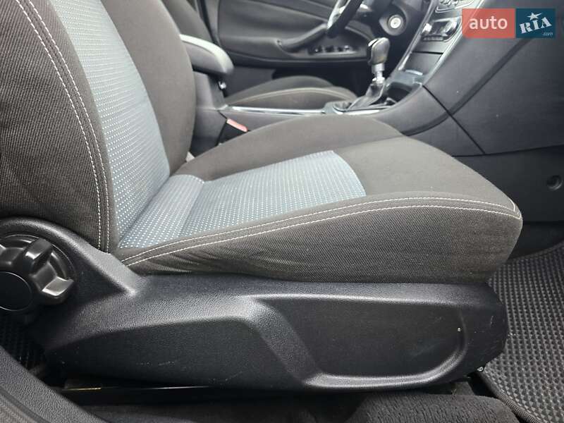Лифтбек Ford Mondeo 2011 в Львове