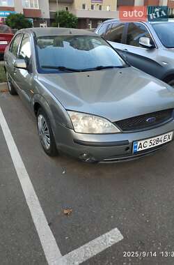 Лифтбек Ford Mondeo 2001 в 