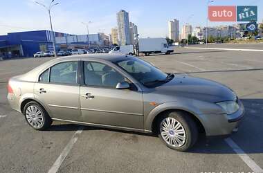 Лифтбек Ford Mondeo 2001 в 