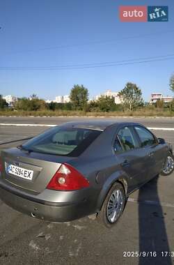 Лифтбек Ford Mondeo 2001 в 