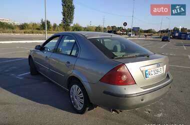 Лифтбек Ford Mondeo 2001 в 