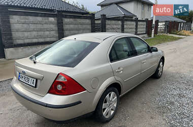 Лифтбек Ford Mondeo 2005 в 